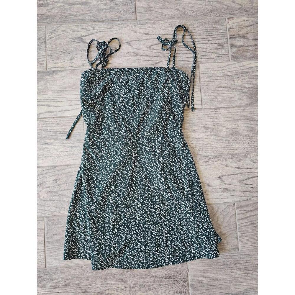 Women's Shein Spaghetti Strap Dress Leaf Design Short Size X Small Green & White